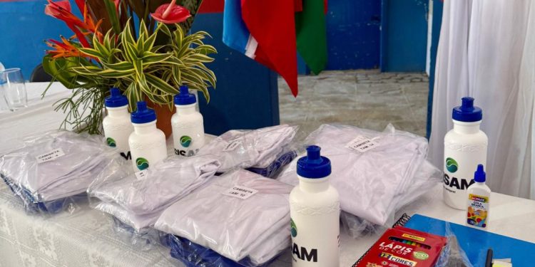 5 mil estudantes da rede municipal de São João Batista são contemplados com kits de uniforme escolar