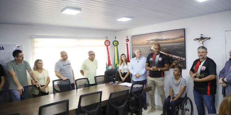 Assinado edital que garante bolsas para atletas e técnicos de Tijucas