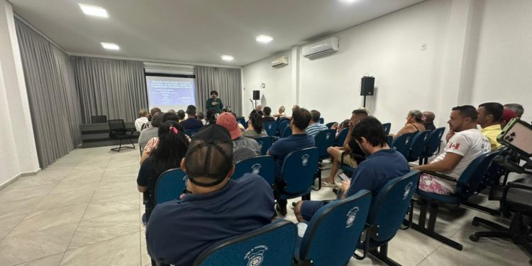 Reunião sobre adesão ao Plano Nacional de Reforma Agrária em Tijucas fortalece diálogo com comunidade pesqueira