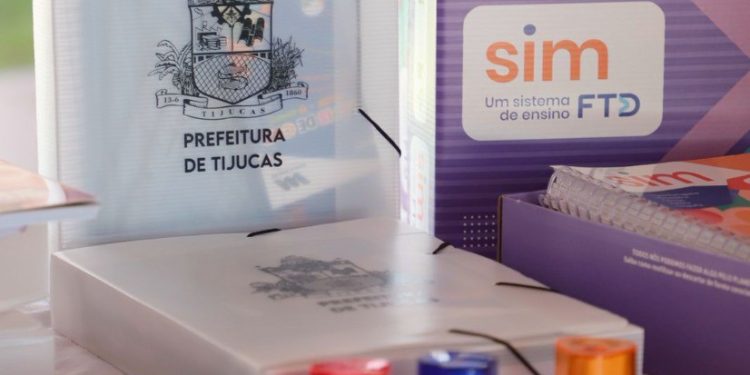 Estudantes da Rede Municipal de Tijucas certificam uniformes e materiais escolares gratuitos