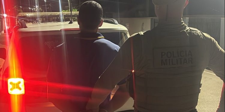 Homem é preso e droga encontrada em abordagem durante barreira policial na Ribanceira do sul