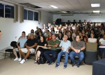 Educação de Canelinha apresenta avanços e anuncia pagamento do piso salarial do magistério