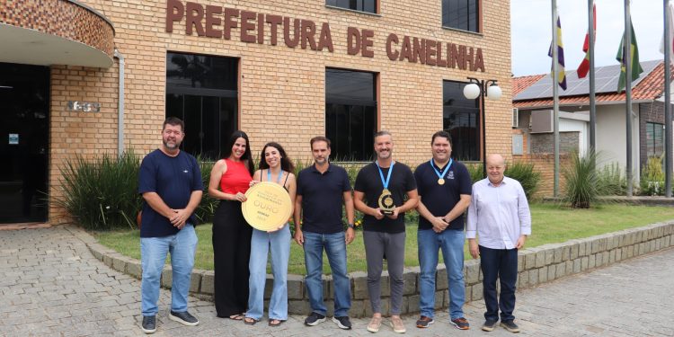 Sala do Empreendedor de Canelinha recebe selo de referência do Sebrae pelo atendimento aos empreendedores