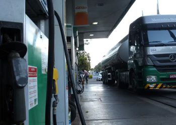 Diesel dispara nos postos com tensão no Oriente Médio e preocupa economia brasileira