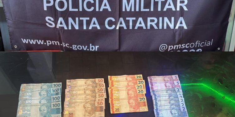 Operação Força Total resulta em apreensão de drogas e fechamento de estabelecimento irregular em São João Batista