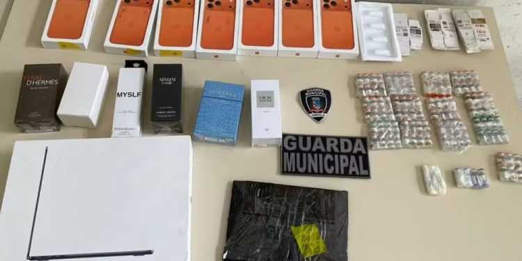 Passageiro é detido em rodoviária de SC com 111 ampolas de tirzepatida trazidas ilegalmente do Paraguai