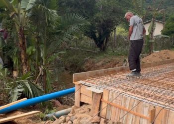 Defesa Civil acompanha substituição de ponte na localidade do Molha, em Nova Trento, por estrutura metálica