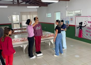 Programa Saúde na Escola promove avaliação de saúde em estudantes do Aguti, em Nova Trento