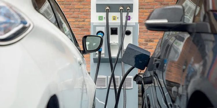 Nova norma dos Bombeiros regulamenta recarga de veículos elétricos em Santa Catarina