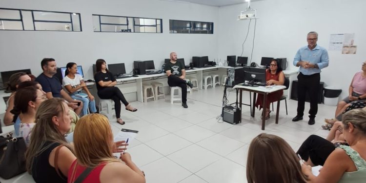 Comissão é formada para retomar o processo de construção do Plano de Cargos e Salários do Magistério Público Municipal de São João Batista