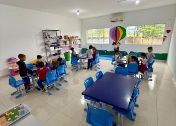 Secretaria Municipal de Educação revitaliza duas salas de aula na EEB Monsenhor José Locks