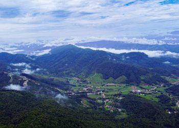 Trilha do Morro da Gurita recebe manutenção antes do período de Páscoa