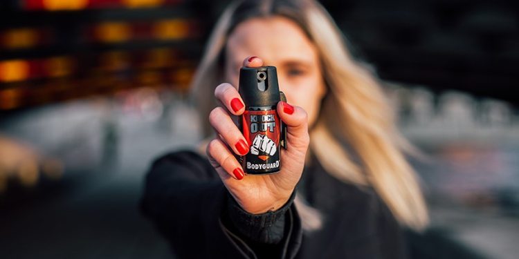 Projeto em Santa Catarina prevê spray de pimenta para mulheres com medida protetiva