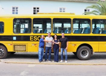 Prefeitura de Canelinha recebe novo ônibus com acessibilidade