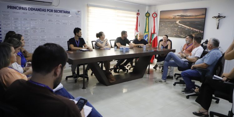 Secretaria de Saúde de Tijucas ouve demandas e apresenta plano de ação aos vereadores