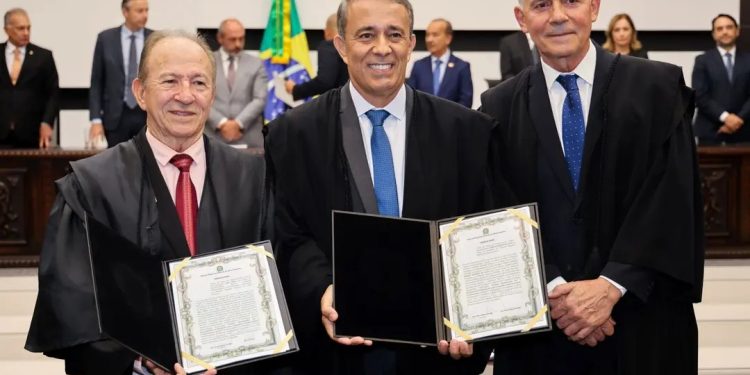 Nova presidência do TRE-SC assume com apelo por diálogo e eleições pacíficas em 2026