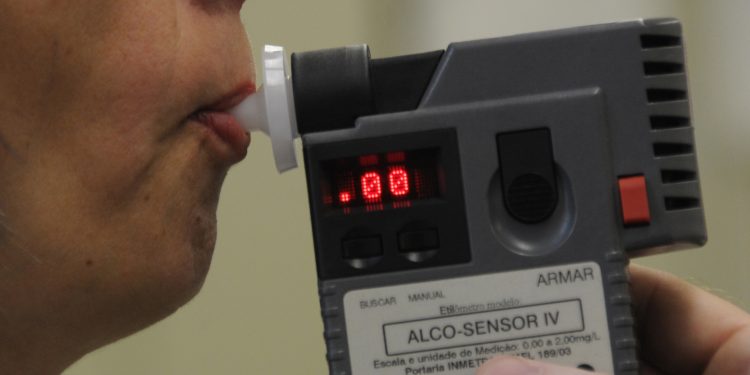 Projeto quer endurecer Lei Seca com multa de até R$ 29 mil e suspensão da CNH por 10 anos