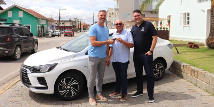 Secretaria de Planejamento recebe veículo 0 km para reforçar atividades técnicas