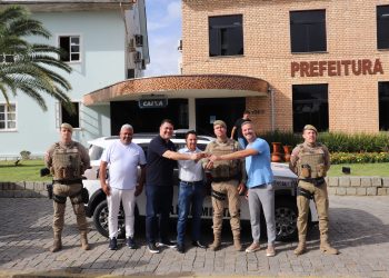Polícia Militar de Canelinha recebe nova viatura 0 km para reforço da segurança