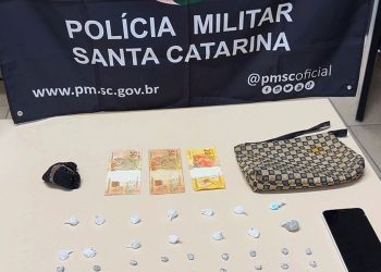 Homem preso e drogas encontrada após denúncias no Jardim São Paulo