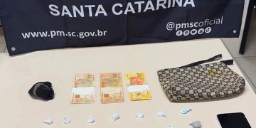 Homem preso e drogas encontrada após denúncias no Jardim São Paulo