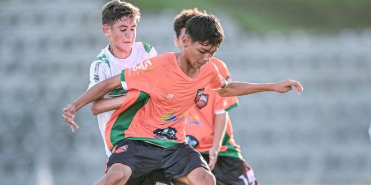 Atleta batistense jogará na base do Camboriú