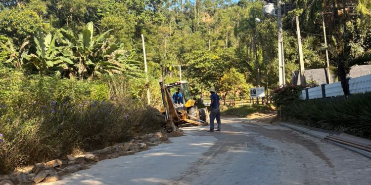 Pavimentação na Estrada Geral do Salto avança com fase de drenagem em novo trecho
