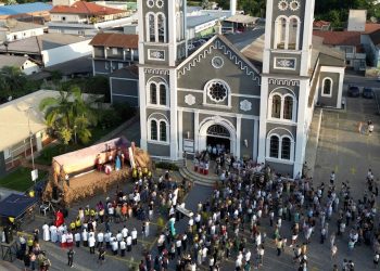Fé, silêncio e emoção marcam a Procissão da Paixão de Cristo em Nova Trento