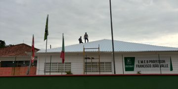 Reforma do telhado melhora estrutura da Escola Francisco João Valle, no bairro Trinta Réis, em Nova Trento