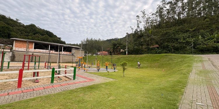 Revitalização da praça do Mato Queimado começa em Nova Trento
