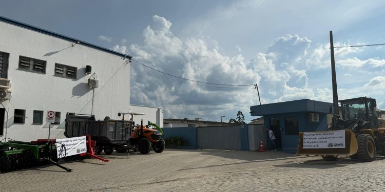 Prefeitura de São João Batista adquire novos implementos agrícolas