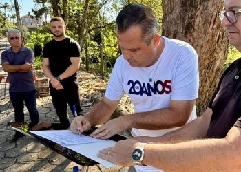 Ordem de serviço para construção de ponte pênsil de rodagem entre as ruas Emílio Mazera e Marcolino Duarte é assinada