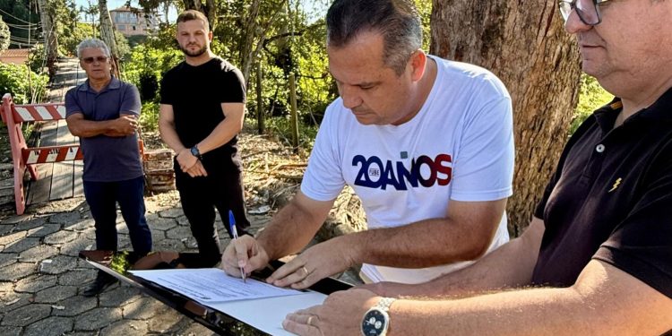 Ordem de serviço para construção de ponte pênsil de rodagem entre as ruas Emílio Mazera e Marcolino Duarte é assinada