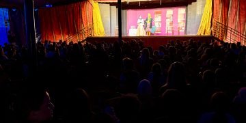 Estudantes da rede municipal participam de sessões culturais no Teatro Biriba