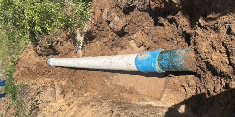 SAMAE identifica vazamento oculto e inicia reparo na rede principal de Tijucas