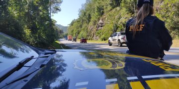 Feriadão de Tiradentes: PRF flagra milhares de infrações de trânsito nas rodovias catarinenses