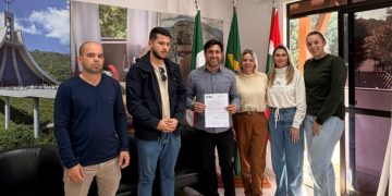 Assinada Ordem de Serviço para cobertura da quadra do CMEI em Nova Trento