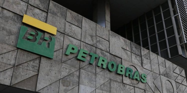 Petrobras abre 150 vagas de estágio com inscrições até 3 de junho