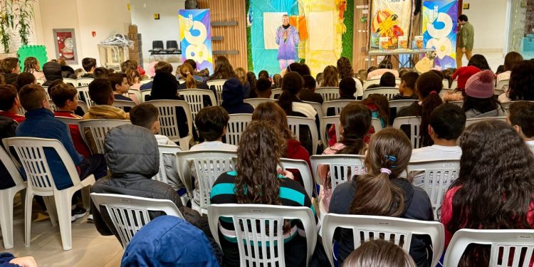 Estudantes da rede municipal de ensino de São João Batista participam do Festival das Infâncias S
