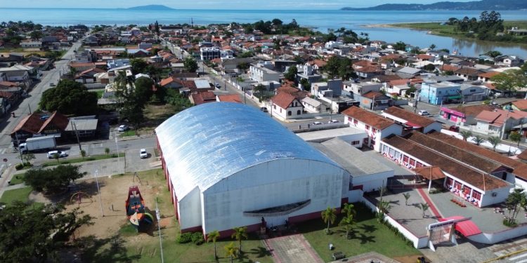 Ordem de Serviço é assinada para reforma do Ginásio João Madalena, em Tijucas