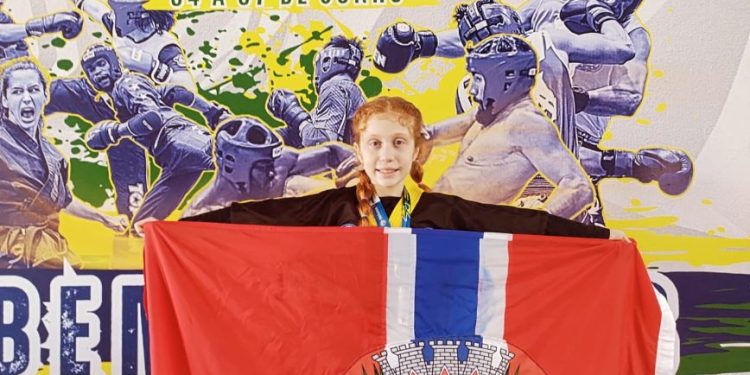 Manuella Camargo conquista o Vice-Campeonato no Brasileiro de Kickboxing