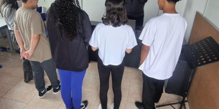 Secretaria Municipal de Educação inicia projeto de coral escolar na Escola Araci Espíndola Dalcenter