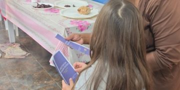 Ação do Junho Violeta leva orientação sobre violência contra idosos à comunidade