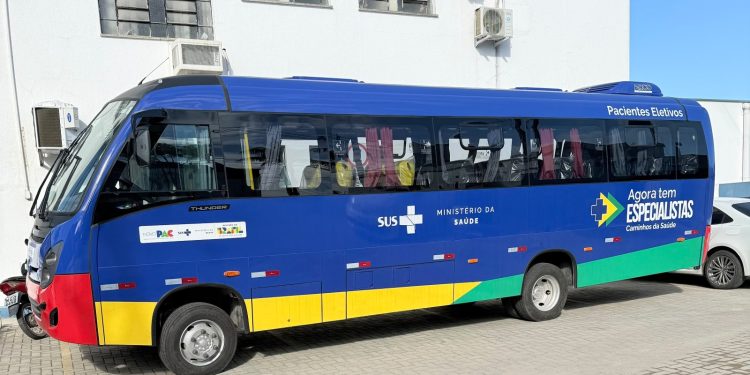 Saúde de São João Batista é contemplada com novo micro-ônibus para transporte de pacientes
