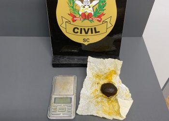 Polícia Civil prende suspeito por tráfico de drogas em Brusque
