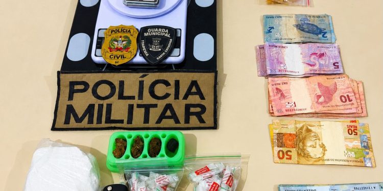 Operação Conjunta entre Forças de Segurança resulta em prisão e apreensão de drogas em Itapema e Porto Belo