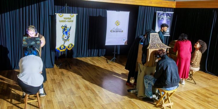 Secretaria de Cultura e Turismo de Nova Trento convida para apresentação gratuita do espetáculo “Motirõ” na Praça Del Comune