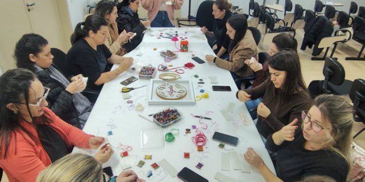 Professores da Educação Infantil participam de mais um encontro do Pro-LEEI em Nova Trento