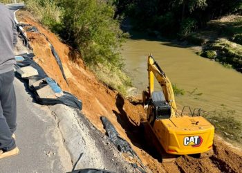Obra de enrocamento é iniciada na Rua Augusto Marcos Soares