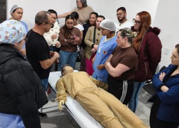 Profissionais do Hospital Municipal Monsenhor José Locks participam de atualização sobre atendimento em situações de urgência e emergência